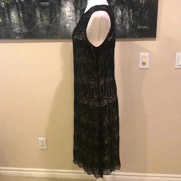 Sharagano Floral black Lace Overlay w/Tan Lining & Exposed Zipper-Size 12 - Picture 4 of 11